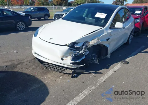 2021 Tesla Model Y Long Range Dual Motor All-Wheel Drive z USA, uszkodzony, nr VIN 5YJYGAEEXMF186341